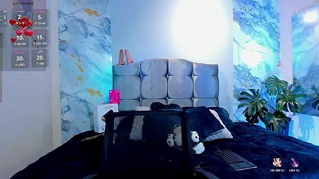 Room 69x online show from February 17, 2026, 3:31 pm