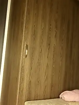 linda luna29 online show from February 14, 2026, 4:02 am