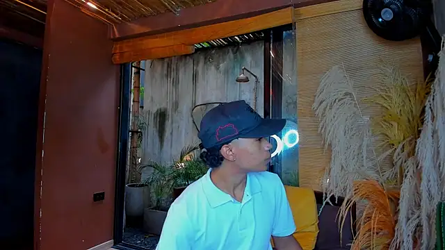 AlanCutee online show from December 20, 2025, 1:58 pm