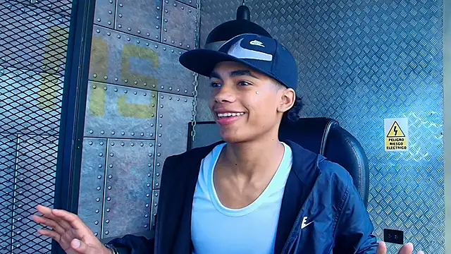 AlanCutee online show from October 21, 2025, 12:26 pm