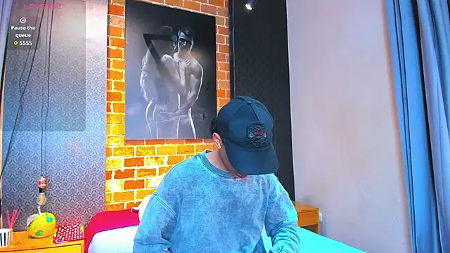 AlanCutee online show from November 13, 2025, 11:14 am