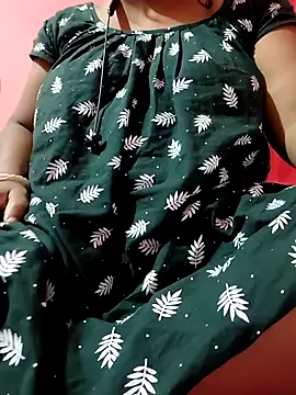 Cute-Swewty online show from May 11, 2026, 3:51 pm