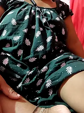 Cute-Swewty online show from May 11, 2026, 4:04 pm