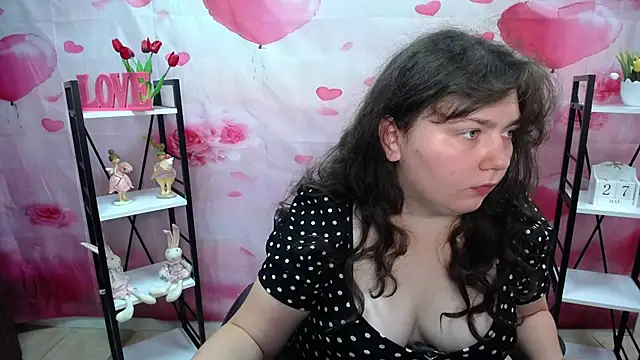 NeonilaLisova online show from May 27, 2026, 5:04 am