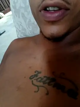 Snapshot of Rafael-01 chatting on November 28, 2025, 7:14 pm Rafael-01 online show from November 28, 2025, 7:14 pm