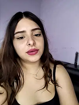 Nahomy cm online show from September 17, 2025, 9:39 pm