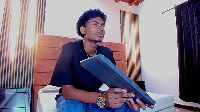 FYKMOR 1 online show from November 25, 2025, 7:47 pm