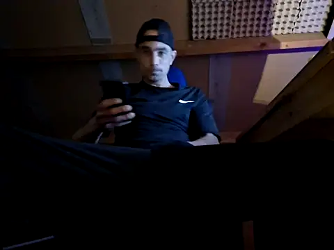 kompiee online show from October 13, 2025, 6:42 pm