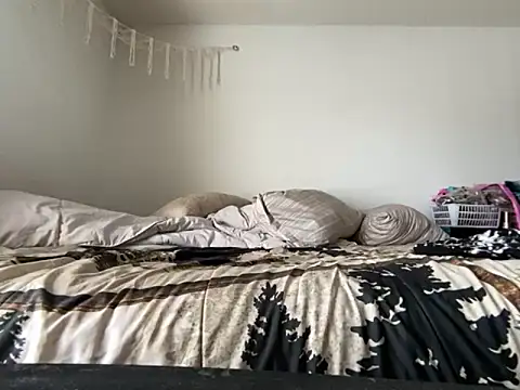 KANDIS864 online show from November 16, 2025, 5:39 pm