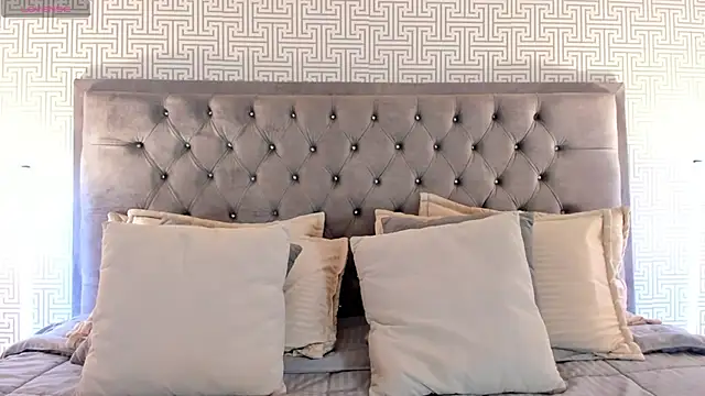 BellaNixs online show from November 18, 2025, 3:10 am