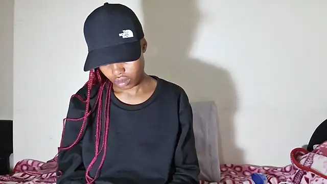 SexyBitchx01 online show from September 12, 2025, 4:07 pm