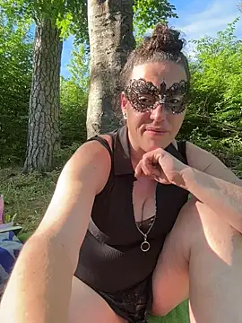 Nadja Noir online show from May 22, 2026, 4:27 pm