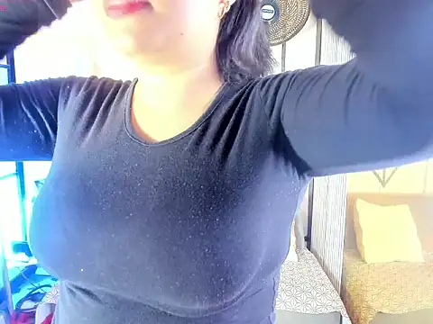 SamaraAnders  online show from June 18, 2026, 5:06 am