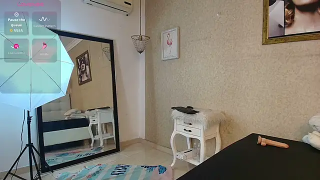 Miladiosa online show from December 3, 2025, 12:04 pm