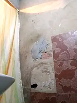 Snapshot of shessAz chatting on February 10, 2026, 3:27 am shessAz online show from February 10, 2026, 3:27 am