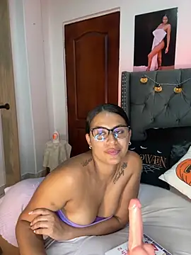 Snapshot of ema_zoe chatting on October 10, 2025, 12:11 am ema zoe online show from October 10, 2025, 12:11 am