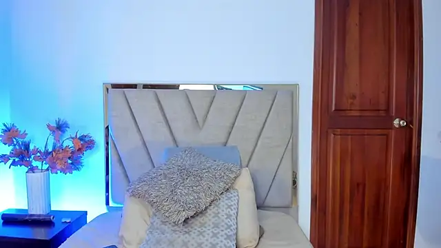 SerenaAveline online show from October 1, 2025, 11:19 pm