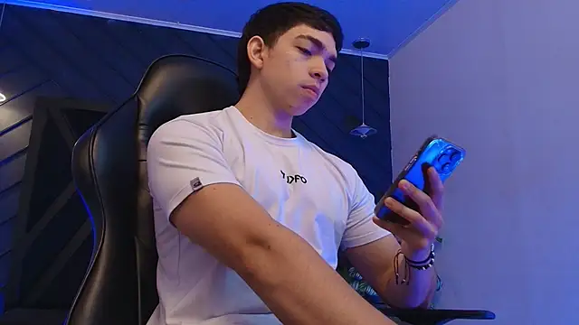 Eryonbradley online show from March 3, 2026, 11:28 am