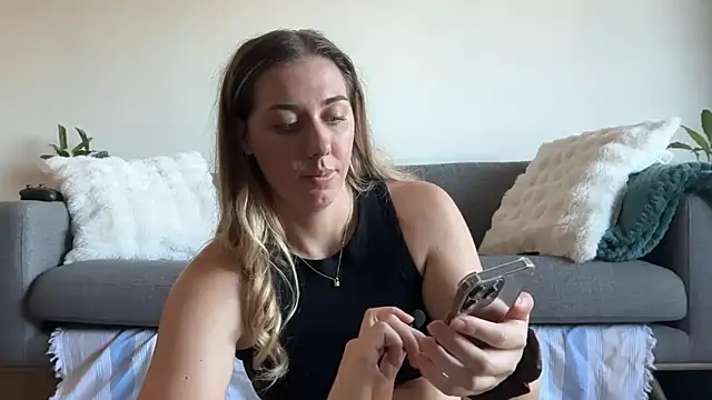 louiseberkeley online show from March 15, 2026, 6:09 am