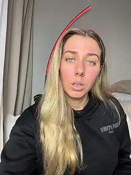 louiseberkeley online show from June 2, 2026, 11:21 am