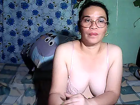 Adeline05 online show from April 12, 2026, 12:19 pm