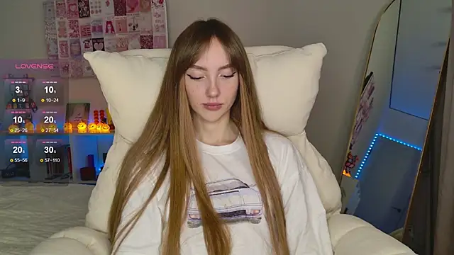 Snapshot of Lunainnk chatting on October 15, 2025, 11:46 pm Lunainnk online show from October 15, 2025, 11:46 pm