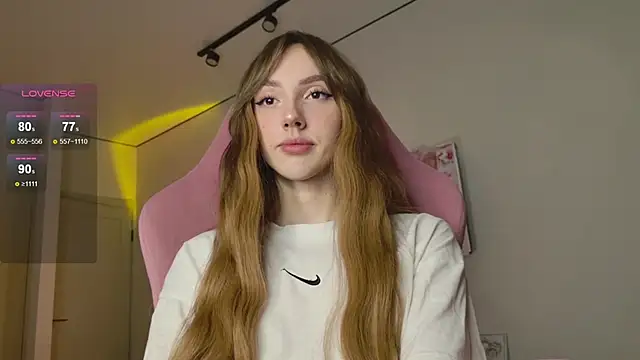 Snapshot of Lunainnk chatting on October 11, 2025, 10:00 pm Lunainnk online show from October 11, 2025, 10:00 pm