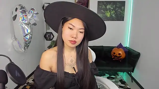 LunaPurrr online show from October 30, 2025, 2:10 am