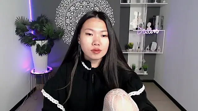 LunaPurrr online show from September 18, 2025, 12:13 am