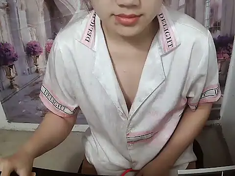 Snapshot of Linda-24 chatting on February 3, 2026, 12:32 am Linda-24 online show from February 3, 2026, 12:32 am