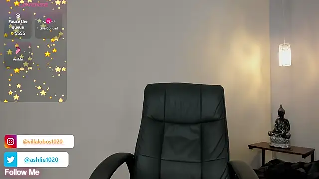 MiaVillalobos online show from October 29, 2025, 12:04 pm