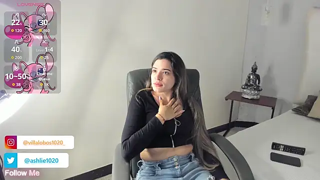 MiaVillalobos online show from October 11, 2025, 11:44 am