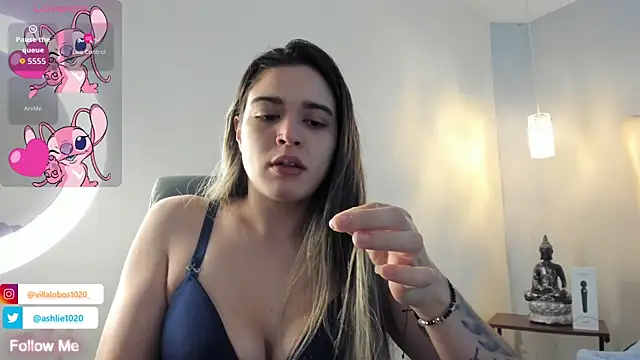 MiaVillalobos online show from October 4, 2025, 10:28 am