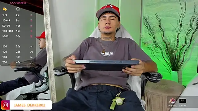 JamesDeker online show from September 9, 2025, 8:29 pm