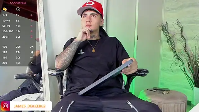 JamesDeker online show from September 8, 2025, 7:57 pm