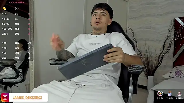 JamesDeker online show from October 20, 2025, 8:09 pm