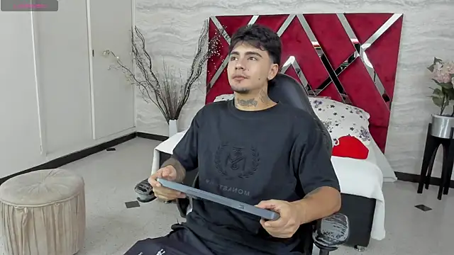 JamesDeker online show from October 23, 2025, 8:07 pm