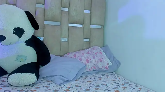 JulianaCarter online show from December 19, 2025, 8:00 pm