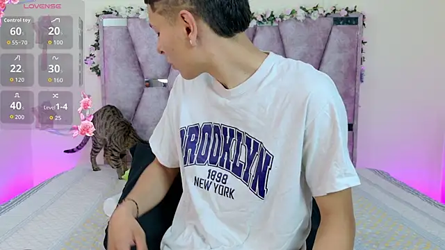 lana and liam  online show from November 16, 2025, 10:42 am