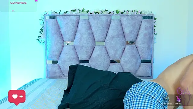 lana and liam  online show from March 26, 2026, 10:24 am