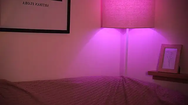 midnightbby  online show from November 25, 2025, 5:46 pm