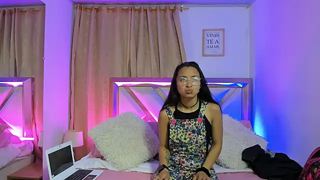 bravepetunia online show from October 17, 2025, 12:18 pm