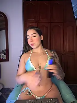 KaditaNavarro online show from November 8, 2025, 4:10 pm