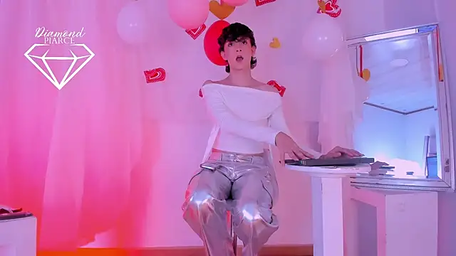 Snapshot of Diamond_Piarce chatting on February 15, 2026, 4:35 am Diamond Piarce online show from February 15, 2026, 4:35 am