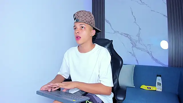 Snapshot of ThiagoCollin chatting on September 8, 2025, 8:19 pm ThiagoCollin online show from September 8, 2025, 8:19 pm