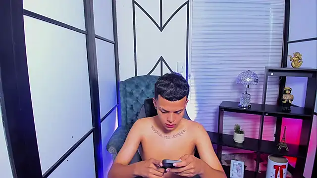 Snapshot of ThiagoCollin chatting on September 21, 2025, 9:09 pm ThiagoCollin online show from September 21, 2025, 9:09 pm