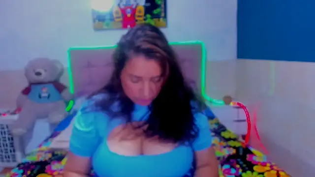 Snapshot of Arianna_Hot777 chatting on September 10, 2025, 2:10 am Arianna Hot777 online show from September 10, 2025, 2:10 am