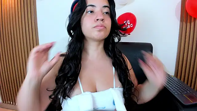 Nicol Chang online show from February 17, 2026, 8:06 pm