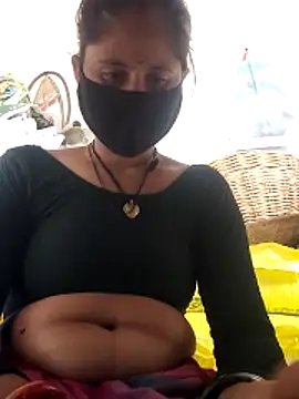 Snapshot of Hot-ilaiy chatting on November 18, 2025, 7:55 am Hot-ilaiy online show from November 18, 2025, 7:55 am