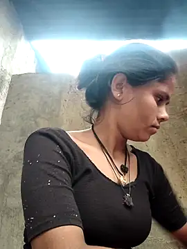 Snapshot of Hot-ilaiy chatting on October 28, 2025, 2:01 am Hot-ilaiy online show from October 28, 2025, 2:01 am